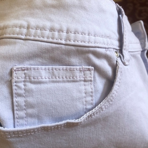 CHARLIE B Women's Soft white Cropped Jeans size 12 - new or like new - Picture 2 of 9